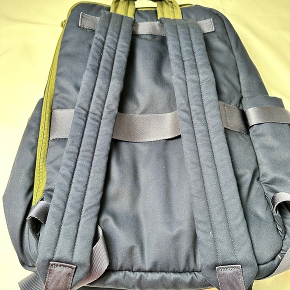 Vera Bradley Navy Daisy Color Block Utility Backpack with flower lining (NEW) - Picture 3 of 9